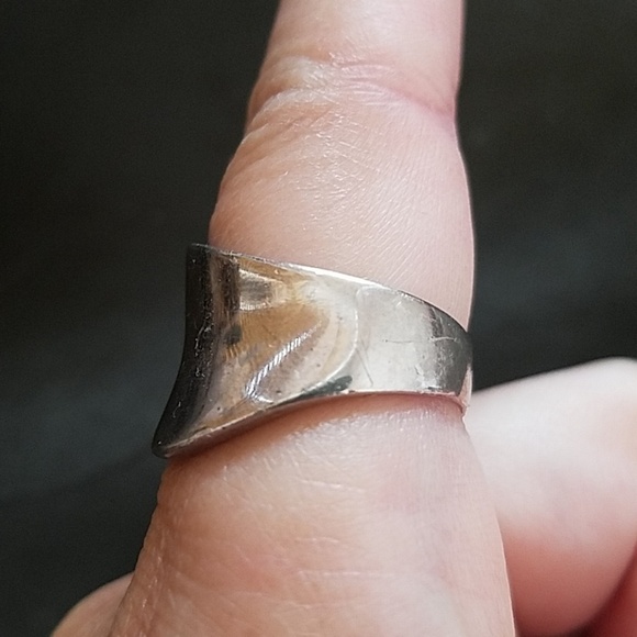 Sterling Silver Wavy Ring - Picture 2 of 7